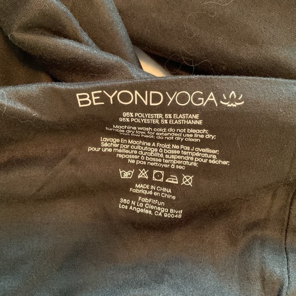 NWT Beyond Yoga Black Soft Infinity Scarf with Pocket NWT - Picture 6 of 9